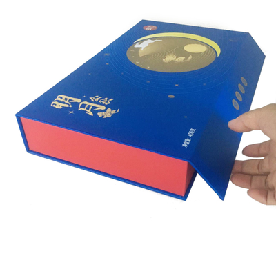 Bao bì hộp quà giấy cứng tinh tế với khay nhúng nhựa