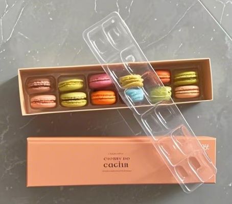 Hộp PET có thể tùy chỉnh và tái chế với niêm phong nhiệt cho bao bì sô cô la và macaron
